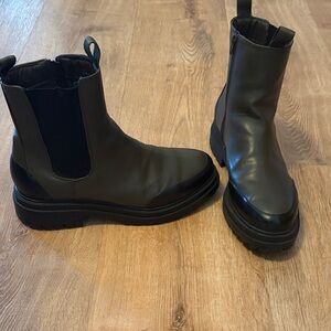 Trendy dark green and Black Ankle boots